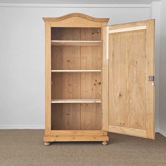 Dimensions:20"D x 39.5"W x 78.25"H Overall interior:17.25"D x 35.5"W x 71"H A beautifully proportioned antique English...