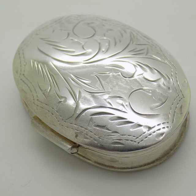 Vintage Italian Sterling Silver 925 Chiseled Oval Trinket Box by Gardenia Preziosi, 1980s For Sale - Image 3 of 14