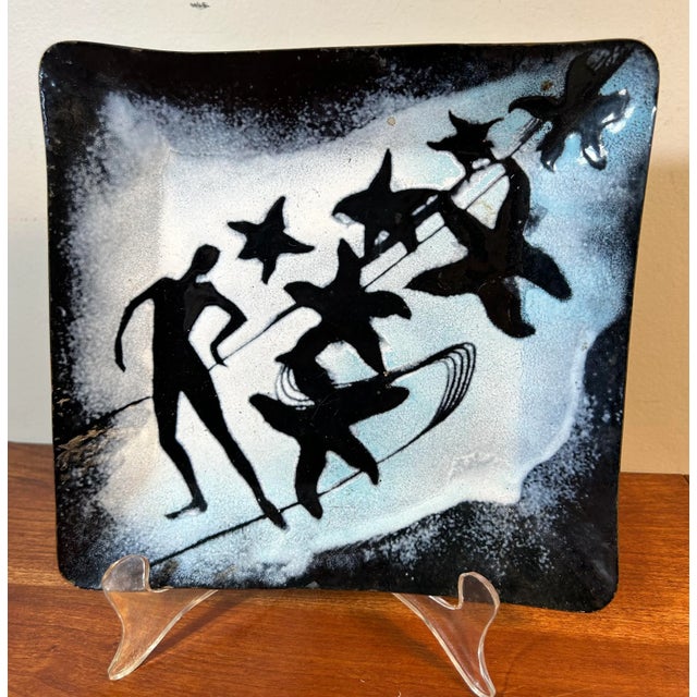 Abstract Vintage Pair of Enameled Copper Decorative Plates With Dancers and Stars For Sale - Image 3 of 7