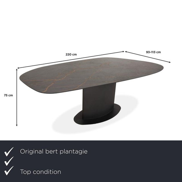 with the "Plato" model from the Dutch design brand Bert Plantagie, you'll bring a modern yet highly practical dining table...