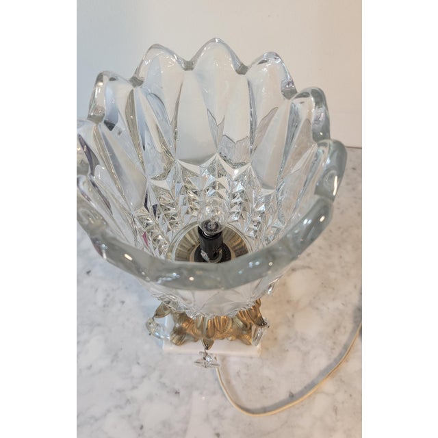 Art Deco Mid 20th Century Hollywood Regency Lead Crystal Electric Tulip Table Lamp With Teardrop Prisms & Marble Base For Sale - Image 3 of 17