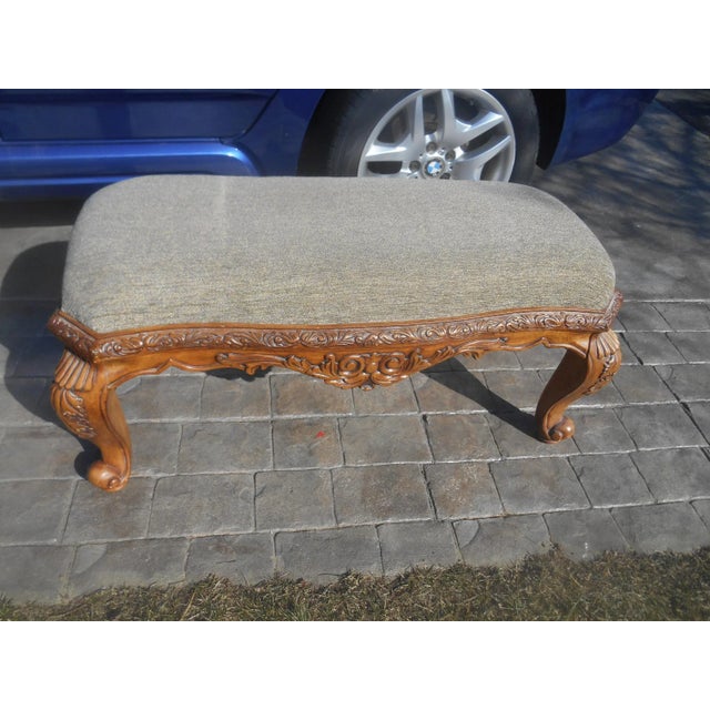 Early 21st Century Gorgeous Hand Carved Solid Wood Bedroom / Foyer / Window Bench For Sale - Image 5 of 6