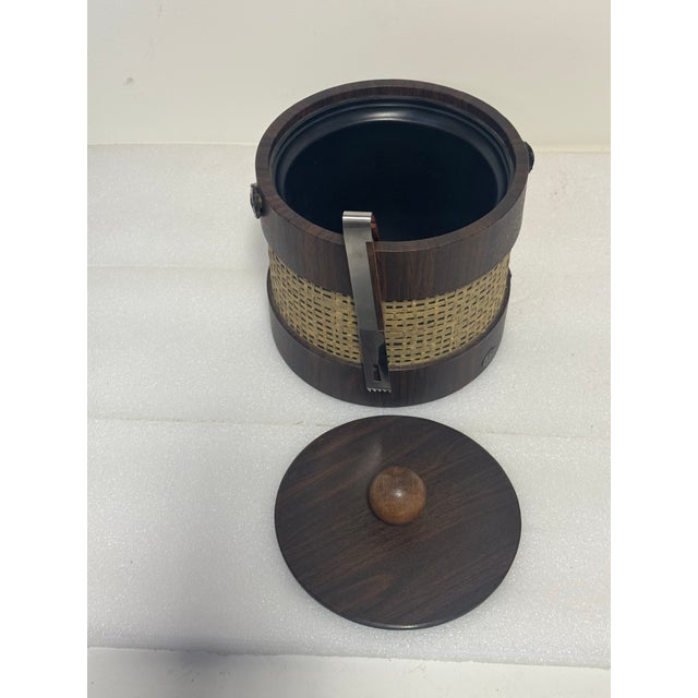 Vintage Mid-Century Modern Ice Bucket Faux Wood Grain Finish With a Rattan or Wicker Overlay. Made in Usa. For Sale - Image 4 of 11