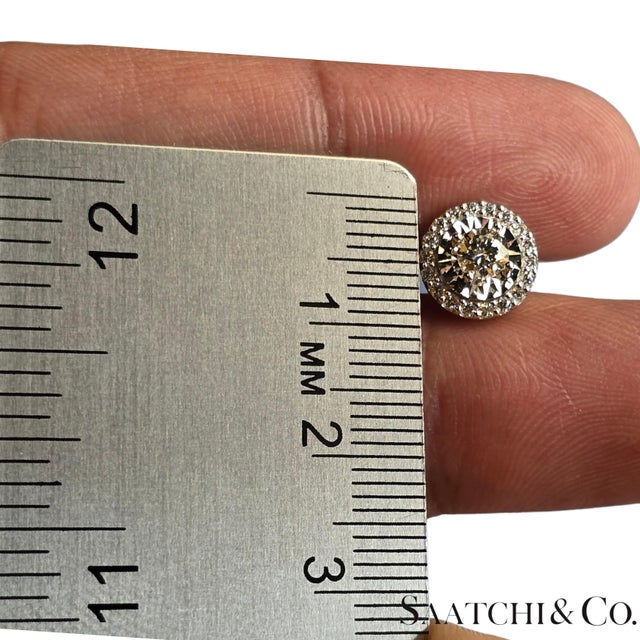 18k (750) White Gold - VVS Natural Diamond Stud Earring - Set of 2 For Sale - Image 9 of 9