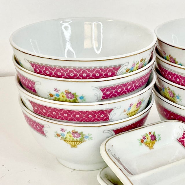 We love the color Cerise and it’s a great choice for this set of Rice Bowls and Sauce Cups. The set of 8 pieces feature a...