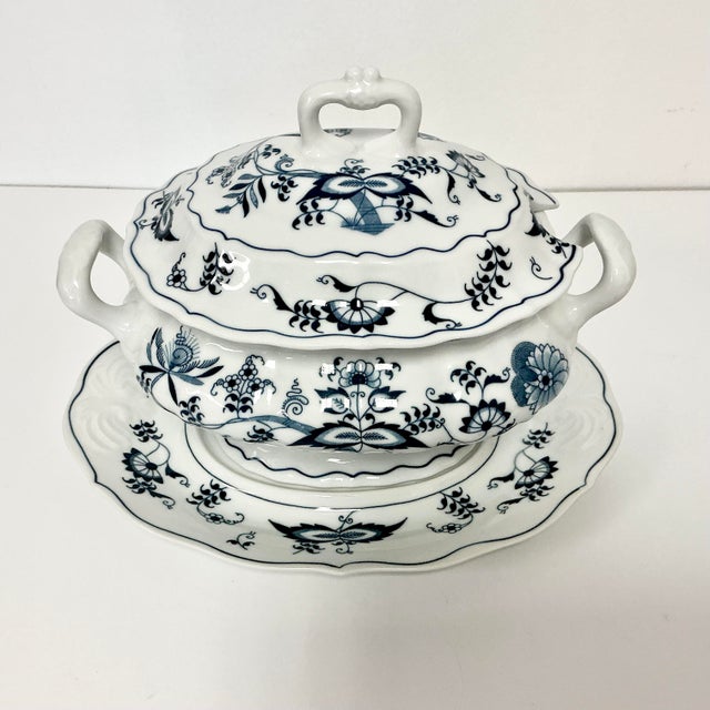 Blue Danube 1970s Vintage Japanese Chinoiserie Meissen Blue Danube Soup Tureen & Underplate For Sale - Image 4 of 16