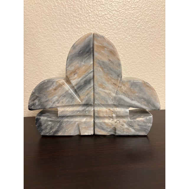 1970s Marble Vintage "Fluer De Leis" Bookends. A Pair For Sale - Image 5 of 5