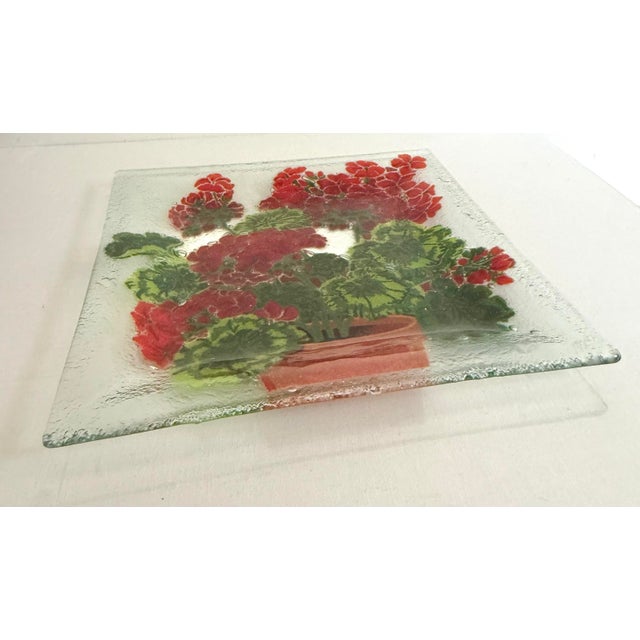 American 1990s American Handmade Peggy Karr Fused Glass Potted Geranium Square Plate Tray For Sale - Image 3 of 5