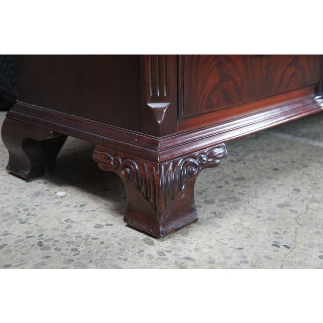 Late 20th Century Thomasville Flame Mahogany Bow Front Dresser W Trifold Mirror & Jewelry Case For Sale - Image 18 of 18