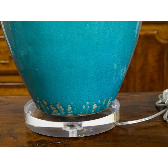 Midcentury Turquoise Table Lamp Mounted on Lucite Base, US Wired For Sale In Atlanta - Image 6 of 7