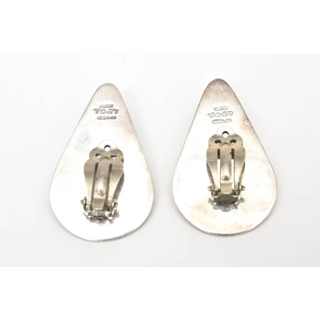 Silver Vintage Hallmarked Sterling Silver Malachite, Carnelian, Blue Lace Agate Clip on Earrings Pair Of For Sale - Image 8 of 8