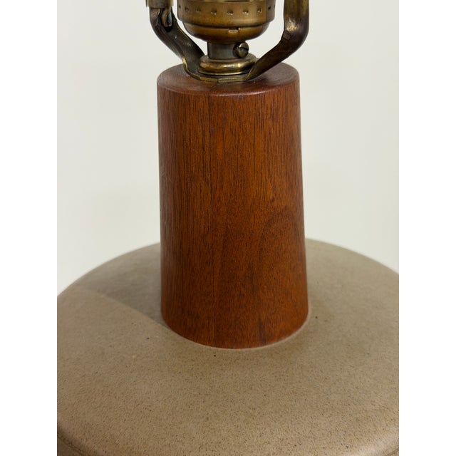 Mid 20th Century Monumental Marshall Studios Martz Signed Ceramic Table Lamp With Original Walnut Finial For Sale - Image 11 of 18