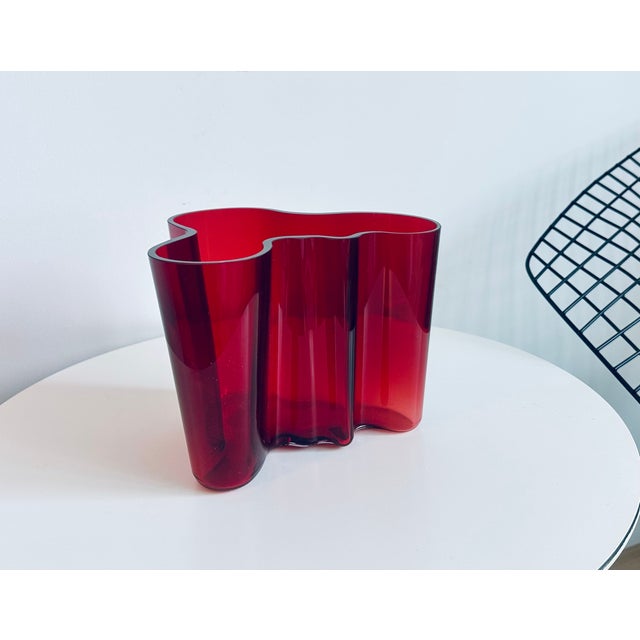 Iittala Iconic Alvar Aalto Savoy Vase Ruby Red Iittala Finland Scandinavian For Sale - Image 4 of 8