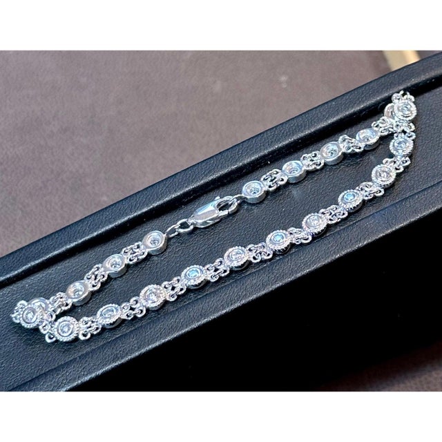 21 Round Diamond 4-5 Pointer Each Tennis Bracelet in 14 K White Gold, 1.0 Ct For Sale - Image 4 of 11
