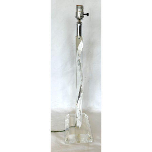 Metal Vintage Lucite Gem Edge Faceted Table Lamp With Starburst Etching For Sale - Image 7 of 16