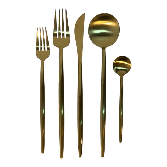 Contemporary Gold Finish 18/10 Stainless Flatware 5-Pc Place Setting - 20 Pcs, Service for 4 For Sale