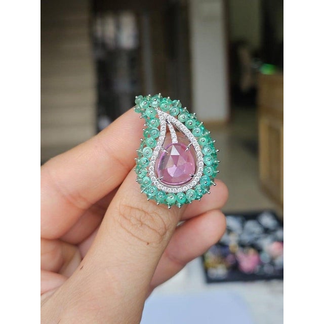 Set in 18k White Gold, Emeralds, Ceylon Pink Sapphire & Diamonds Cocktail Ring, Us 6.5 For Sale - Image 4 of 11