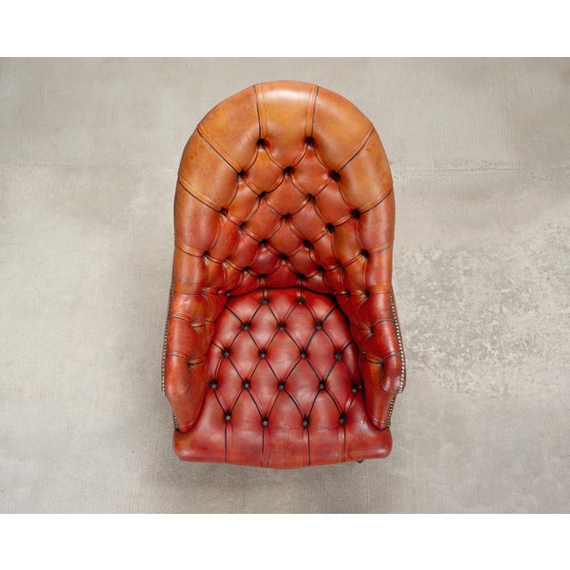Mid 20th Century Chesterfield-Style Tufted Leather Executive Swivel Desk Chair For Sale - Image 5 of 18