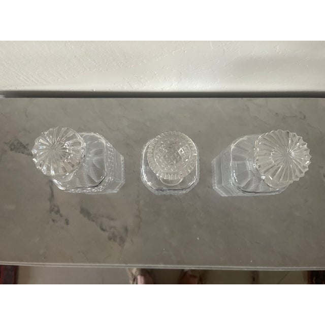 Wood 1910s English Oak Arts & Crafts Bareware Caddy Lockable Tantalus With Three Crystal Decanters For Sale - Image 7 of 8