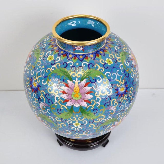 Vintage Chinese Cloisonné Vase | Gilt Lotus & Scrolling Vine Motif With Stand & Box For Sale - Image 4 of 9