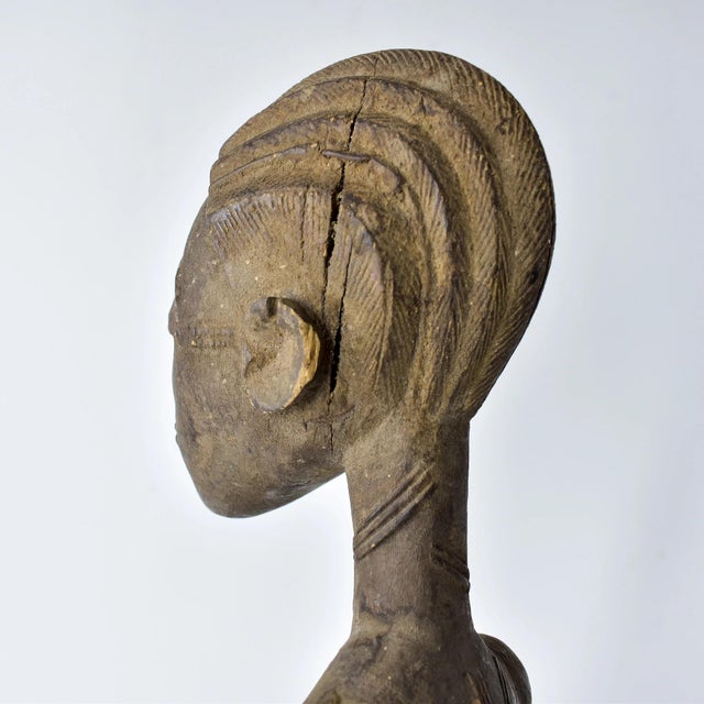 African Early 20th Century Baule Seated Wood Figure Côte d'Ivoire For Sale - Image 3 of 16