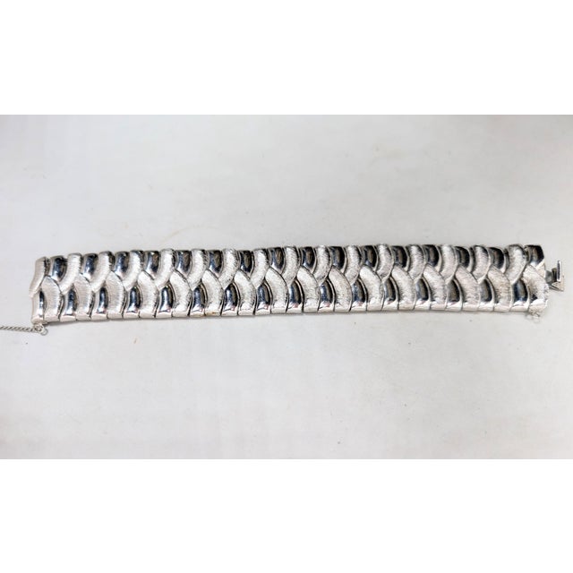 Mid-Century Modern Vintage 1958 Signed Crown Trifari Rhodium Plated Asian Inspired Wave Design Bracelet For Sale - Image 3 of 11