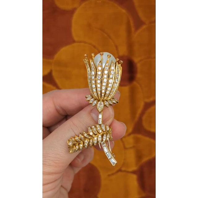 1960s 18k Yellow Gold Diamond Baroque Pearl Flower Fur Clip Brooch For Sale - Image 12 of 12