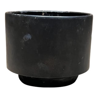Mid-Century Modern Black Planter by Gainey Pottery, 9.75\" Diameter For Sale