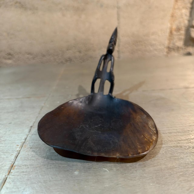 1960s Hand-Carved Indonesian Water Buffalo Horn Scoop Ornate Figural Ancestor Handle For Sale In San Diego - Image 6 of 11