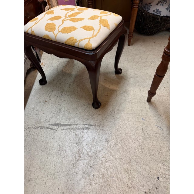 Mid 20th Century Vintage Queen Anne Style Footstool Features Dark Wood Cabriole Legs With Pad Feet and an Off-White Cushion Upholstered in a Yellow Leaf Pattern For Sale - Image 5 of 8