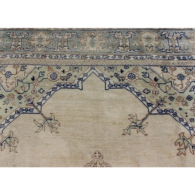 Early 20th Century Antique Turkish Oushak With Geometric Motifs in Champagne Field and Accent Blue For Sale - Image 4 of 12