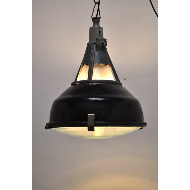 Beautiful enamelled lamps from the 1950s featuring a convex glass plate and an uplight! This creates a lovely effect:...