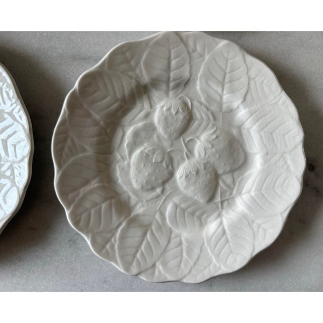 Traditional Set of 4 Vintage Fondeville Alvarez Strawberry Majolica Plates For Sale - Image 3 of 11