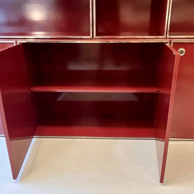 1970s Modular Shelving Unit in Burgundy Red Lacquered Wood and Chromed Metal Frame, Italy, 1970s For Sale - Image 5 of 13