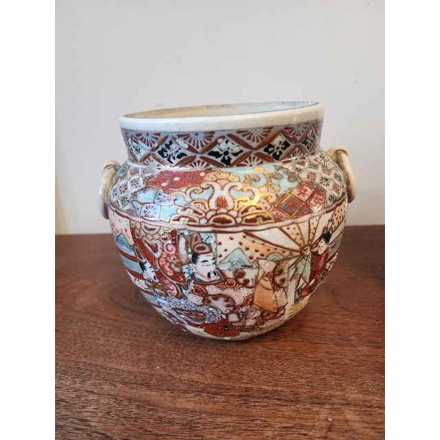 Pair of Japanese Satsuma Jars, Hand Painted Kutani Style Pottery, Vintage Oriental Vases With Handles, Signed Gilded Decor For Sale - Image 4 of 14