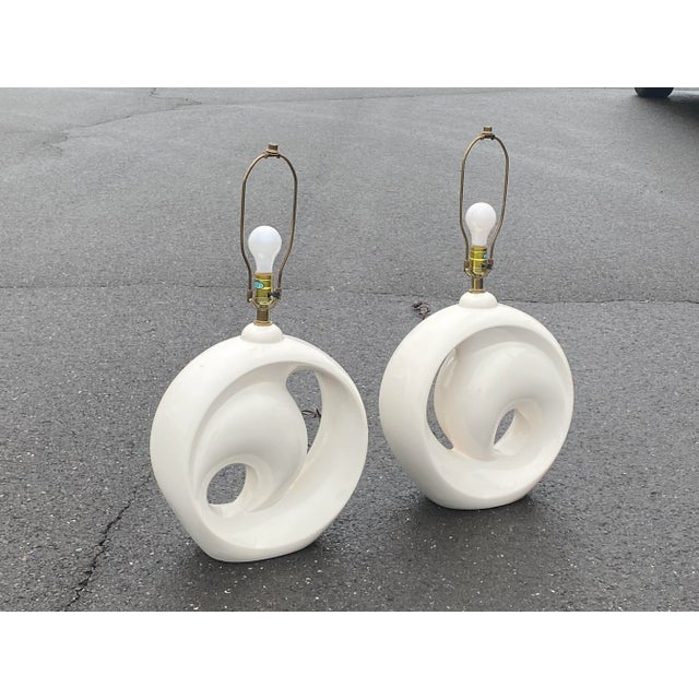 Mid-Century Modern 1960s White Ceramic Symmetrical Round Tables Lamps - a Pair For Sale - Image 3 of 9