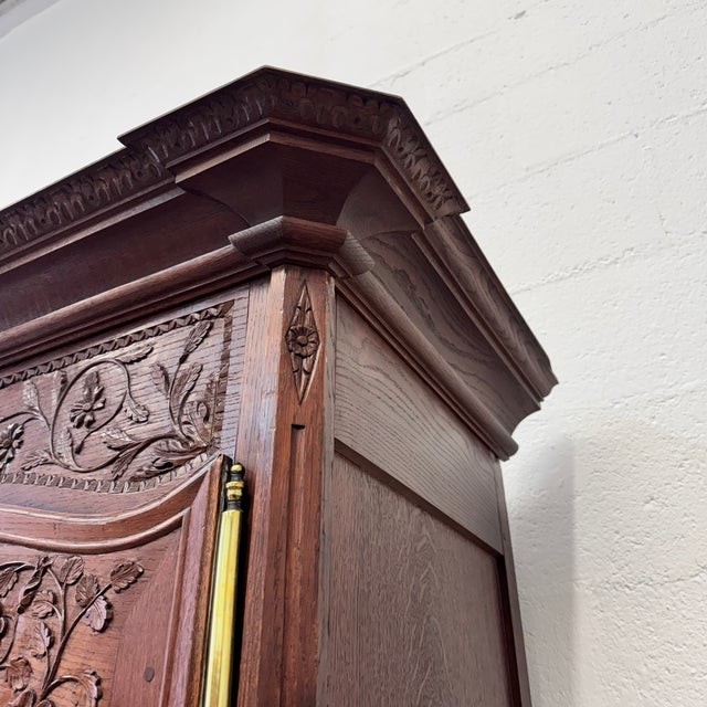Large French Provençal Country Wardrobe in Carved Oak, 17th Century For Sale - Image 4 of 18