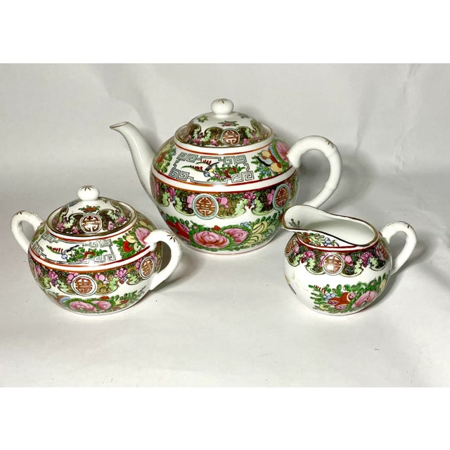 Chinoiserie 1970s Chinese Famille Rose Mun Shou Porcelain Tea & Dessert Service — 25 Pieces For Sale - Image 3 of 5