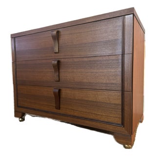 Mid 20th Century American Low Three-Drawer Chest (Bachelor’s Chest / Bedroom-Suite Piece) For Sale