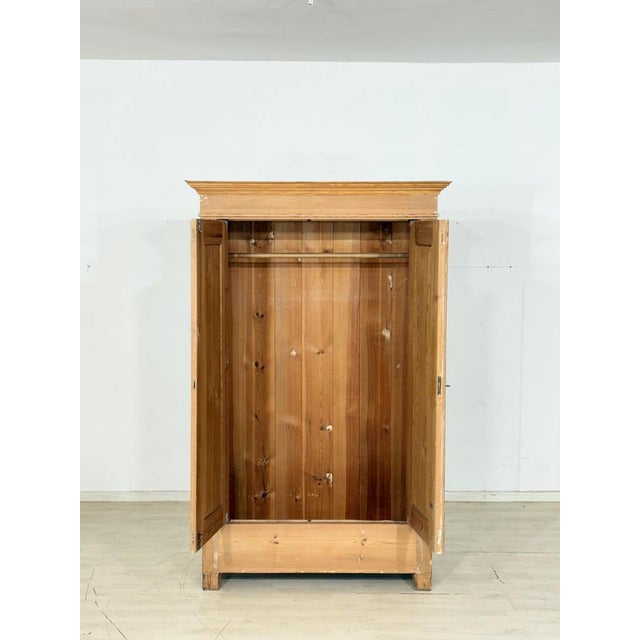 For sale is a very beautiful vintage wardrobe from the Gründerzeit period in good condition. There are some inactive...
