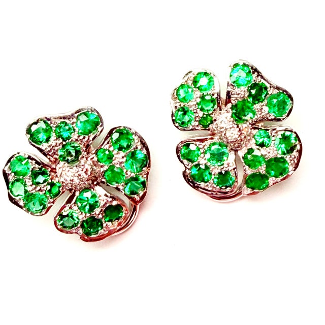 Emerald and Diamond 3.30 Carat 18 Karat Gold Floral 0.85 Inch Clip on Earrings - 2 Pieces For Sale - Image 13 of 13