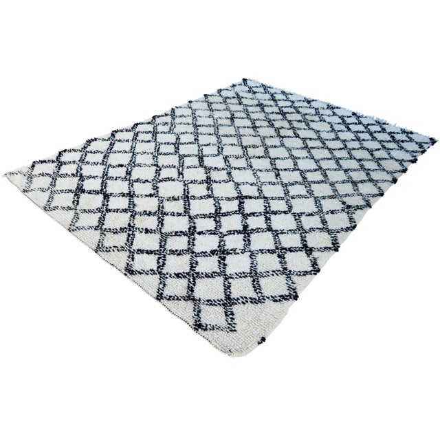 Off-white Mid 20th Century Vintage Moroccan Rug - 5'10'' X 8'3'' For Sale - Image 8 of 13