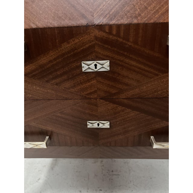 Art Deco Chest of Drawers with Canted Corners in Mahogany Veneer For Sale - Image 4 of 14