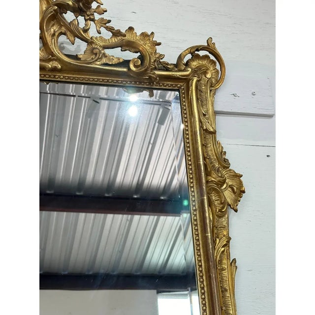 19th Century French Louis XV Carved and Giltwood Mirror With Crest For Sale - Image 14 of 18