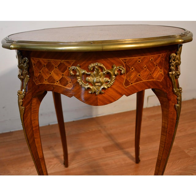 1900s Antique French Louis XV Walnut Marquetry Inlay Side Table / End Table For Sale - Image 6 of 12