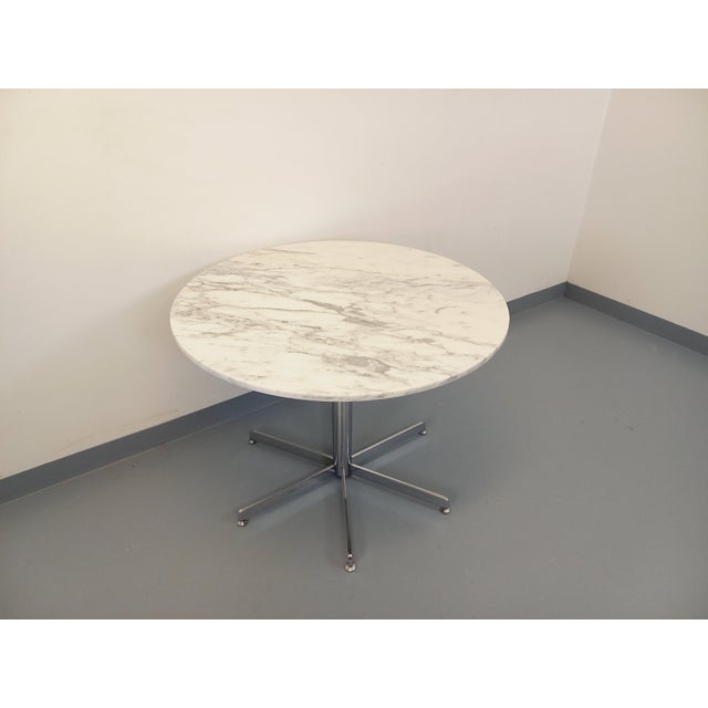 1970s Vintage Round Dining Table in White Marble and Chrome Metal, 1970s For Sale - Image 5 of 17