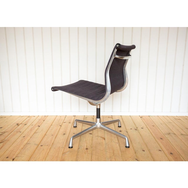 Aluminium Group EA106 Swivel Desk Chair by Charles and Ray Eames for Vitra, 1990s For Sale - Image 12 of 18