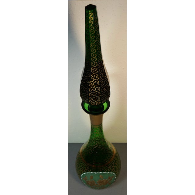 Vintage Mid 20th Century Bohemian Emerald Green Glass Wurmlinien Decorated Roses Floral Motif Decanter With Large Faceted Pointed Stopper For Sale In New Orleans - Image 6 of 10