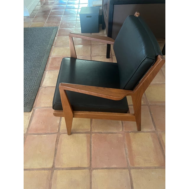 Mid-Century Modern Jens Risom Walnut and Black Leather Lounge Chair For Sale - Image 3 of 6