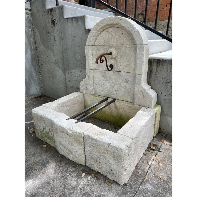 Mians, Small Arched Limestone Wall Fountain From Provence, France For Sale - Image 9 of 13